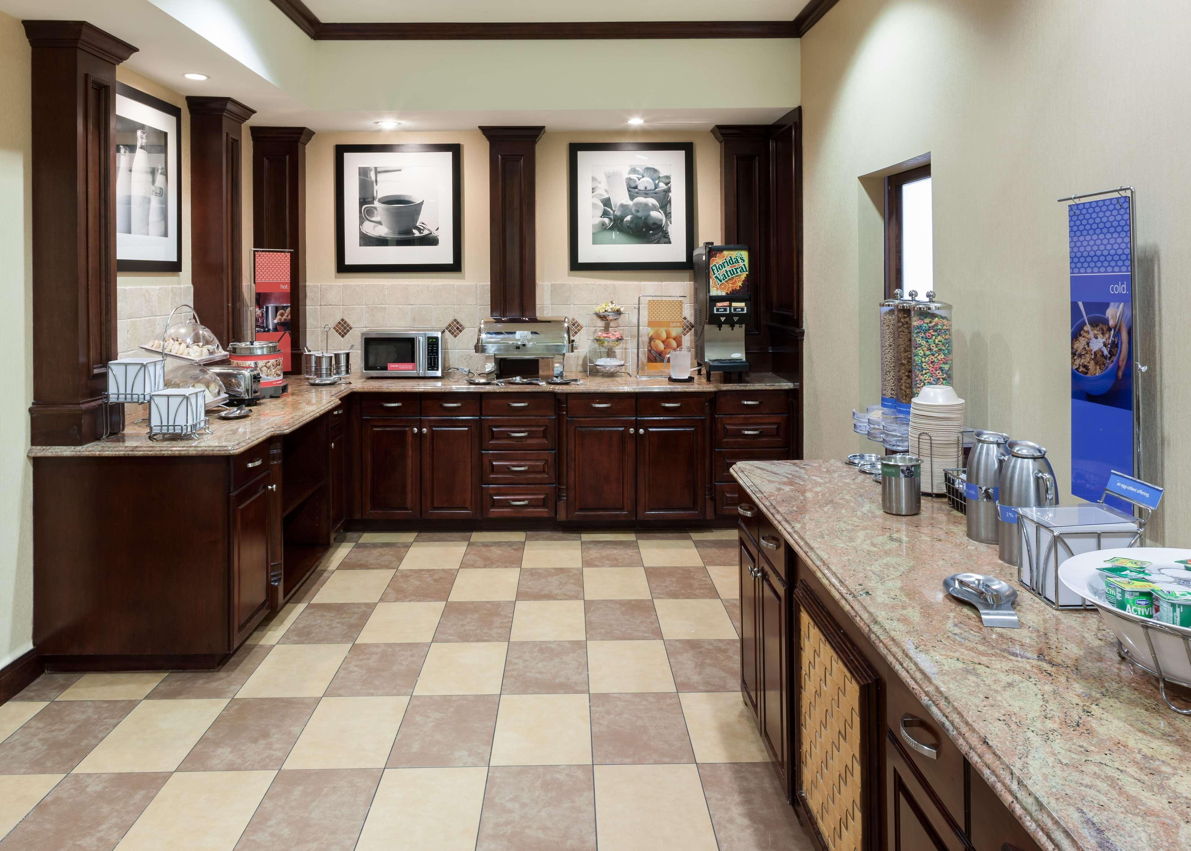 Hampton Inn & Suites Dallas-Arlington-South Bagian luar foto