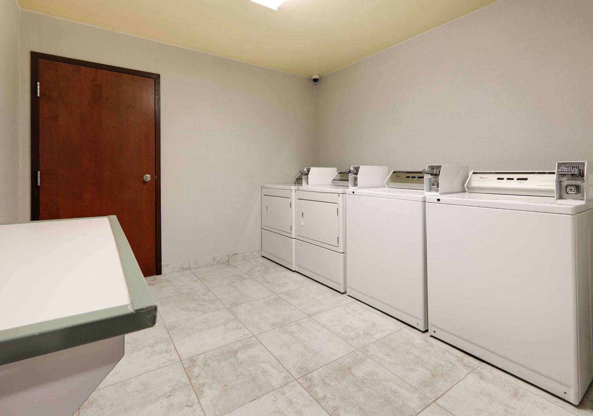 Hampton Inn & Suites Dallas-Arlington-South Bagian luar foto