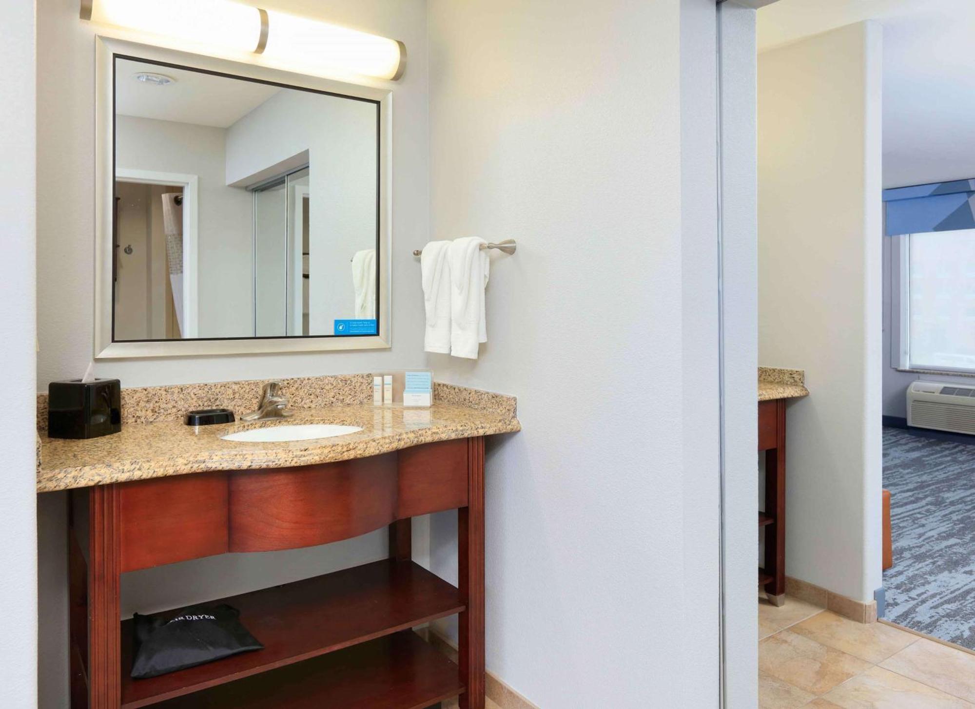 Hampton Inn & Suites Dallas-Arlington-South Bagian luar foto