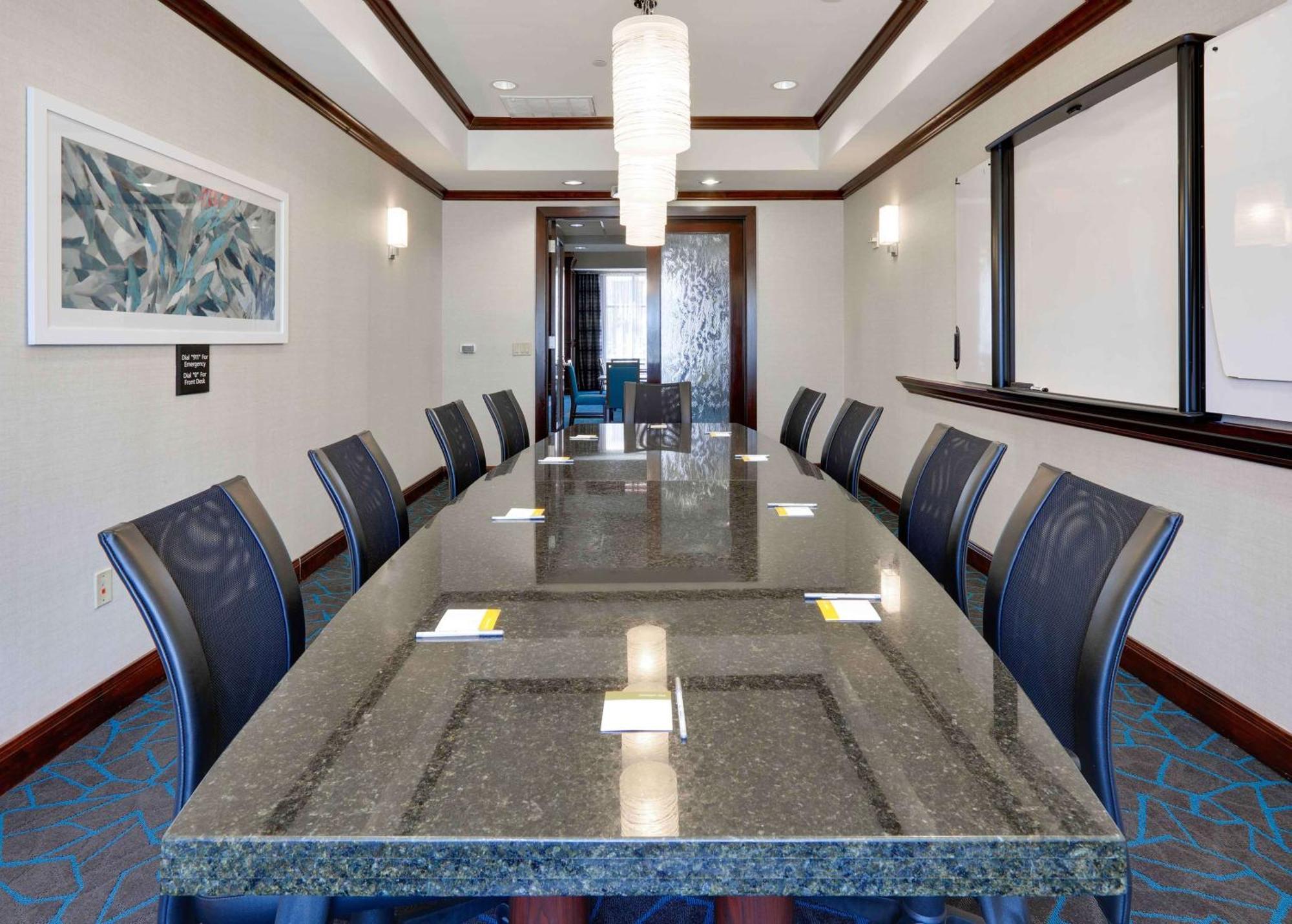 Hampton Inn & Suites Dallas-Arlington-South Bagian luar foto